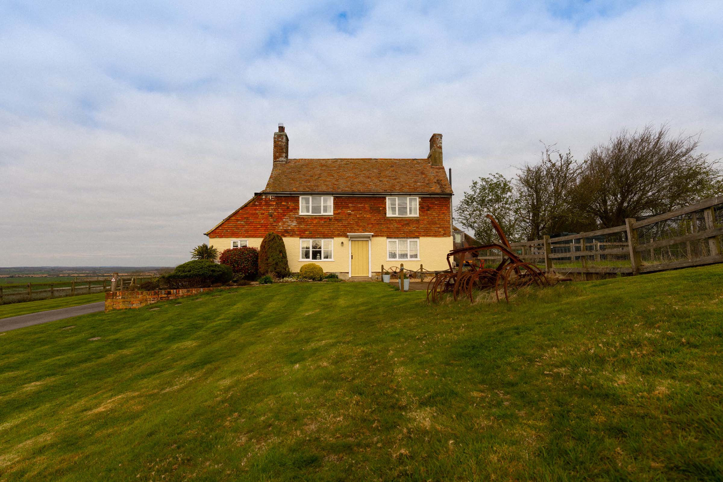 Looking at Coldharbour Cottage face on